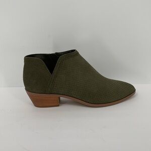 Violet & Red Kiara ankle booties boots olive green suede heel perforated new 8